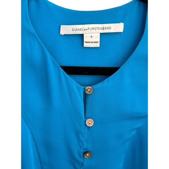 Diane Von Furstenberg Women's Blue Button Down Blouse Size 6 Crew Neck 100% Silk - Picture 3 of 4